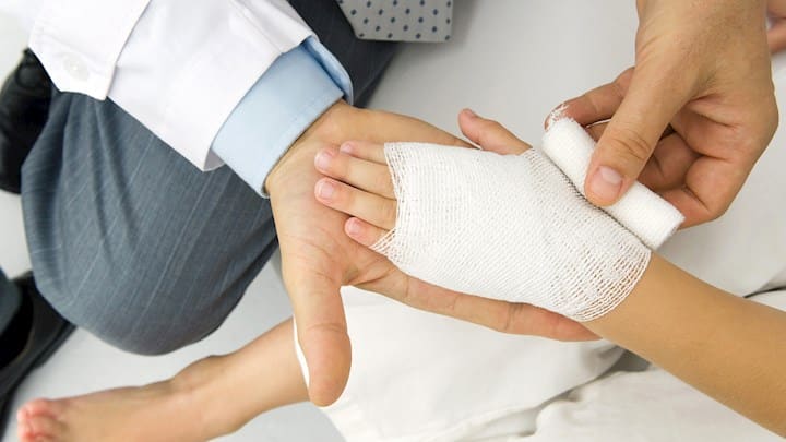 m/دوره امدادگر اورژانس